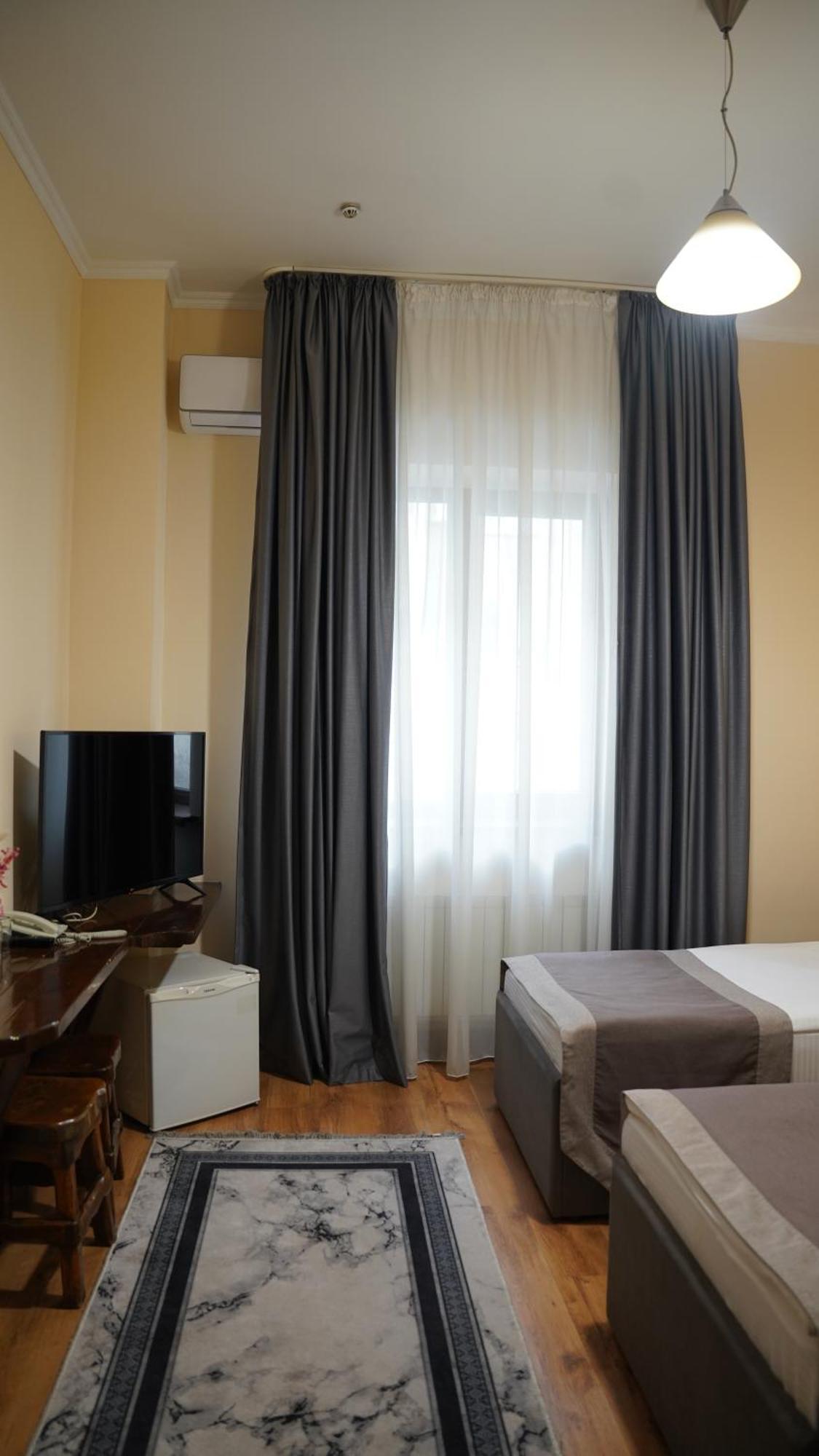 Saraishyq Hotel Almati Kültér fotó